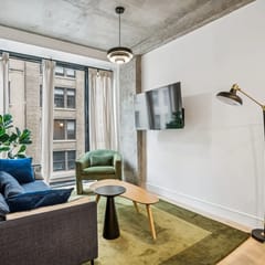 Mint Condition Modern 2BR, WD, Elevator / Chelsea