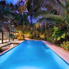 Tropical Oasis! Renovated 3BR Home, Heated Pool, BBQ