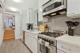 Luxury King Size 1BR, Renovated UES, Central Park - Image 2