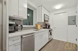 Luxury King Size 1BR, Renovated UES, Central Park - Image 3