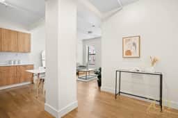 Modern 2BR 2BA Prime Midtown w/ Elevator & Laundry - Image 4