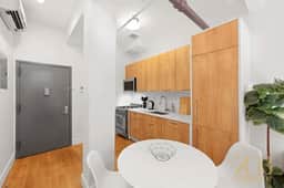 Renovated Studio in Midtown w/Laundry & Elevator - Image 3