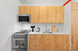 Renovated Studio in Midtown w/Laundry & Elevator - Image 4