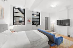 Renovated Studio in Midtown w/Laundry & Elevator