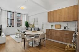 Renovated, Mint Condition 1BR - Elevator & Laundry - Image 5