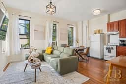 Stylish 2BR Apartment in Prime Upper East Side!!