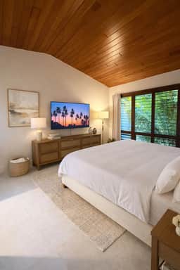 Tropical Oasis! Renovated 3BR Home, Heated Pool, BBQ - Image 4