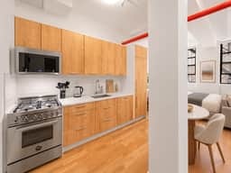 Modern Renovated Studio Apt - Elevator and Laundry - Image 5