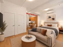 Modern Renovated Studio Apt - Elevator and Laundry - Image 3