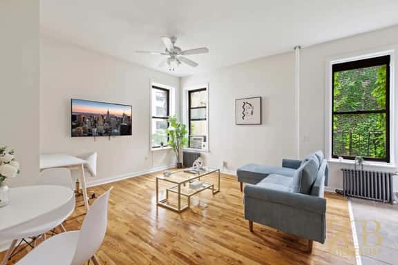 Gorgeous 2 Bedroom Apt in Prime UES! - Image 1