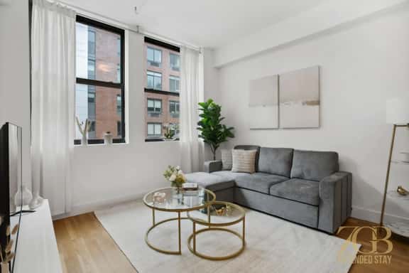 Renovated, Mint Condition 1BR - Elevator & Laundry - Image 1