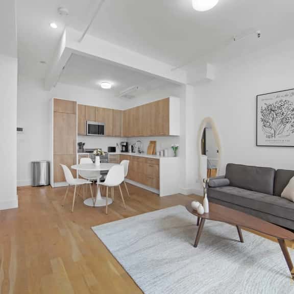 Modern 1BR in Prime Manhattan w/Laundry & Elevator - Image 1