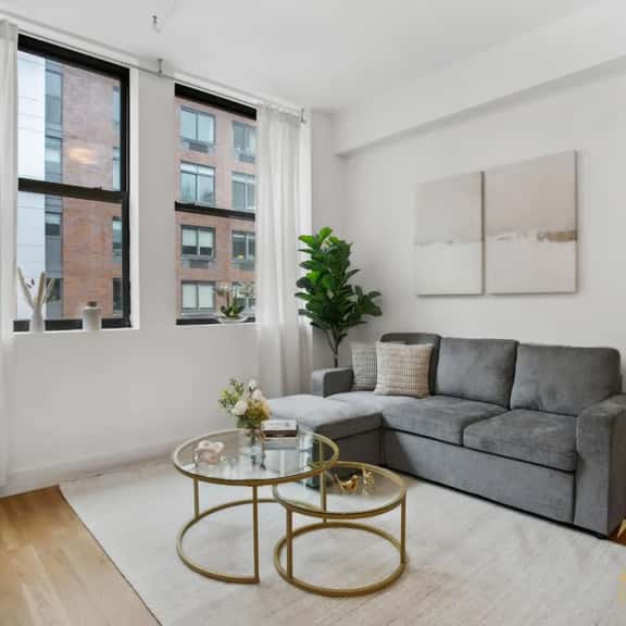 Renovated, Mint Condition 1BR - Elevator & Laundry - Image 1