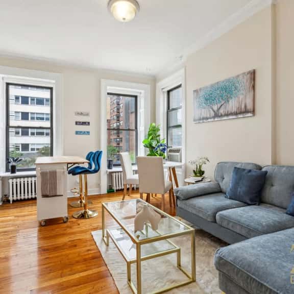 Sweet and Cozy 1BR in the Heart of the UES! - Image 1