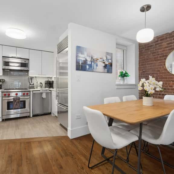 Prime UES Newly Renovated Luxury 2BR, Central Park - Image 1