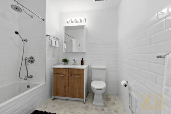 1BR in the Heart of Manhattan w/Laundry & Elevator