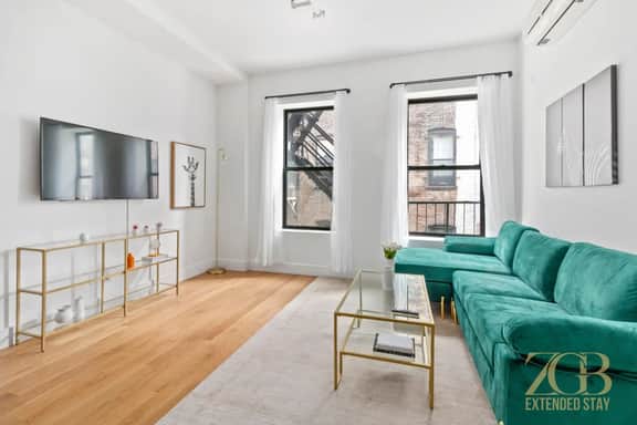 Gorgeous 1BR, Prime Manhattan w/Laundry & Elevator - Image 2