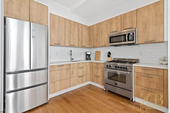 Gorgeous 1BR, Prime Manhattan w/Laundry & Elevator
