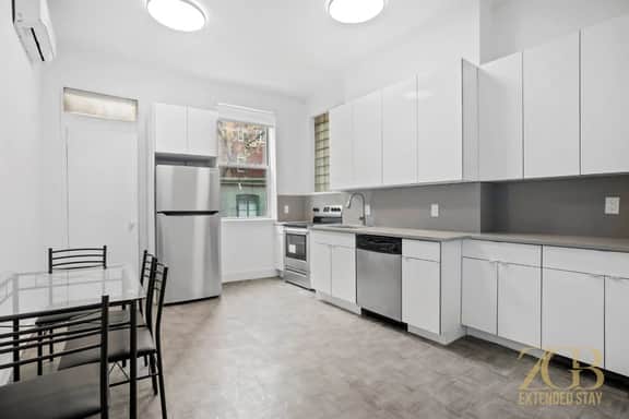 Loft Style X Large 2BR Apartment in Prime Chelsea!