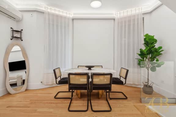 Luxury King Size 1BR, Renovated UES, Central Park - Image 4
