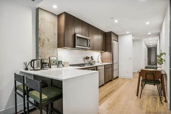 Mint Condition Modern 2BR, WD, Elevator / Chelsea 