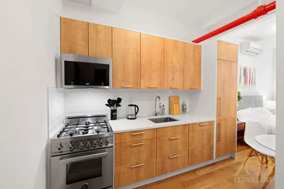Renovated Studio in Midtown w/Laundry & Elevator - Image 5