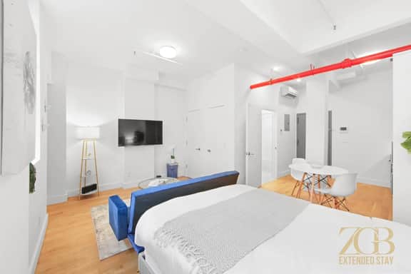 Renovated Studio in Midtown w/Laundry & Elevator