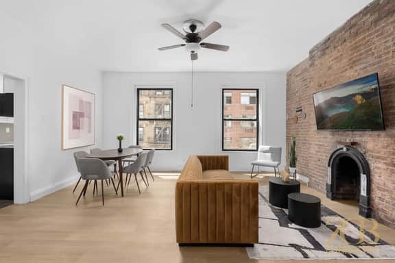 Sun Filled, Renovated 2BR Loft-like, Prime Chelsea - Image 3