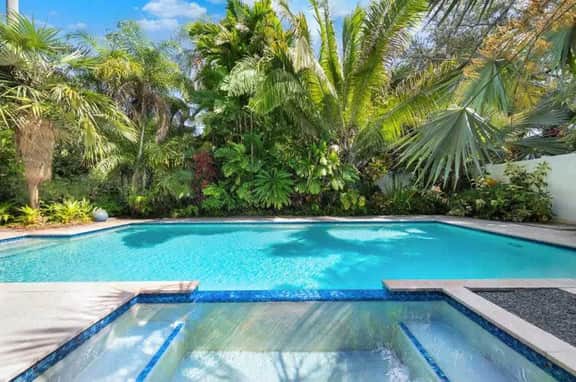 Tropical Oasis! Renovated 3BR Home, Heated Pool, BBQ - Image 2