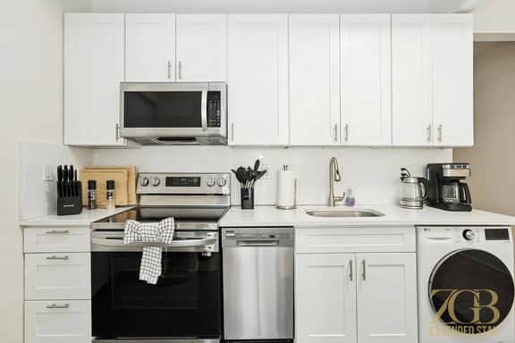 West Village, Renovated! 3BR/2BA Private Terrace - Image 5