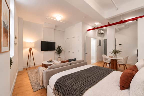 Modern Renovated Studio Apt - Elevator and Laundry - Image 4