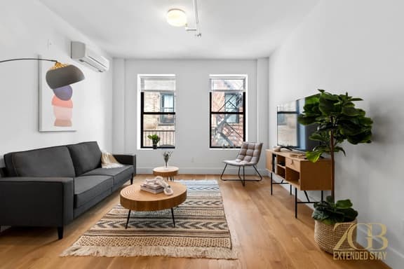 1BR in the Heart of Manhattan w/Laundry & Elevator - Image 1