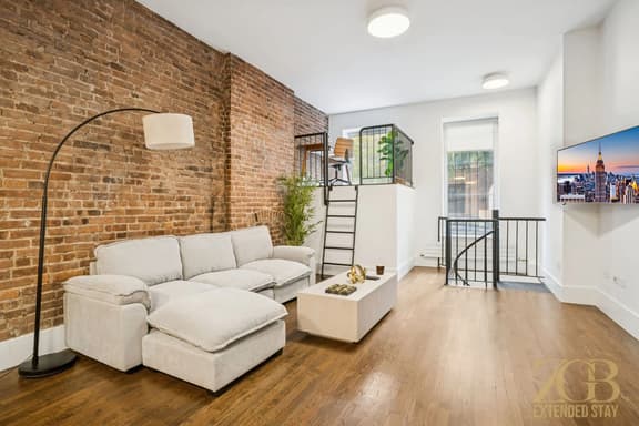 Luxury Prime UES 1BR Duplex Near Central Park - Image 1