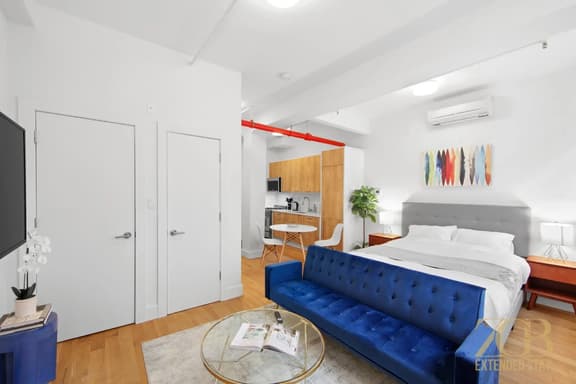 Renovated Studio in Midtown w/Laundry & Elevator - Image 1