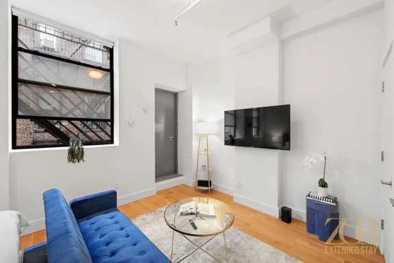 Renovated Studio in Midtown w/Laundry & Elevator